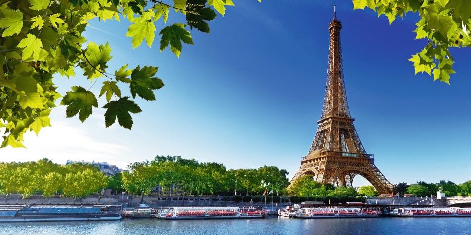 Seine in Paris with Eiffel tower in sunrise time