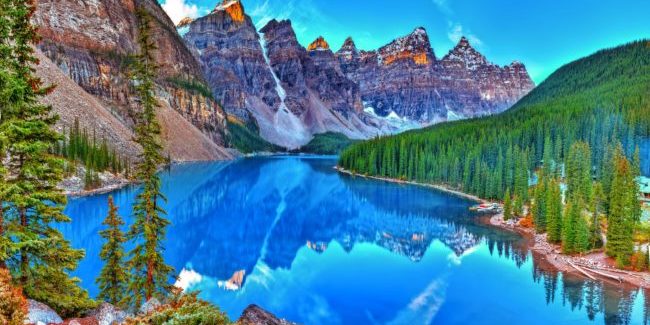 Moraine lake sunrise in Banff National Park