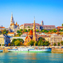 Panorama von Budapest mit Donau und Fischerbastei im Hintergrund.