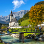 Idyllische Kirche in Ramsau vor Bergpanorama,Berchtesgaden,Deutschland,