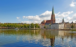 <p><span>Schwerin mit Seenrundfahrt</span></p>