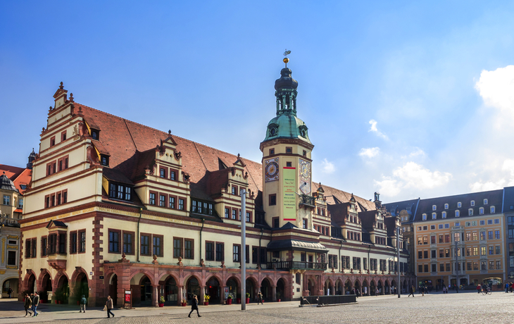 Historisches Gebäude des Alten Rathauses auf dem Naschmarkt in Leipzig, Sachsen, Deutschland