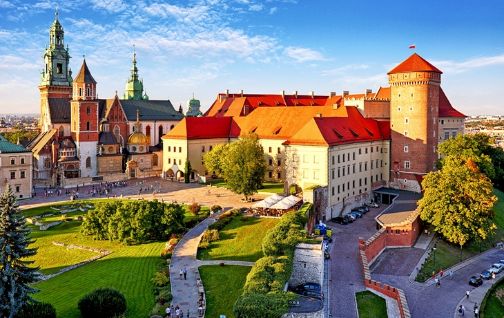 Blick auf das Schloss Wawel in Krakau bei sonnigem Wetter.