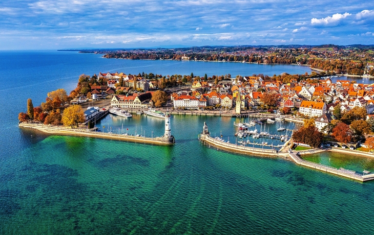 Bodensee Lindau Hafeneinfahrt und südlichster Leuchtturm Deutschlands